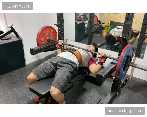 篮球规则：如何判定非法用手防守是否构成犯规？